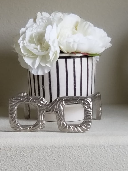 ivory floral arrangement with black and white vase 8 inches