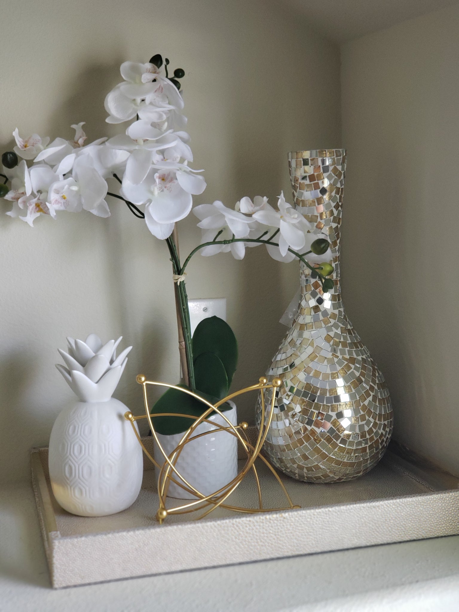 White ceramic pineapple 8 inches