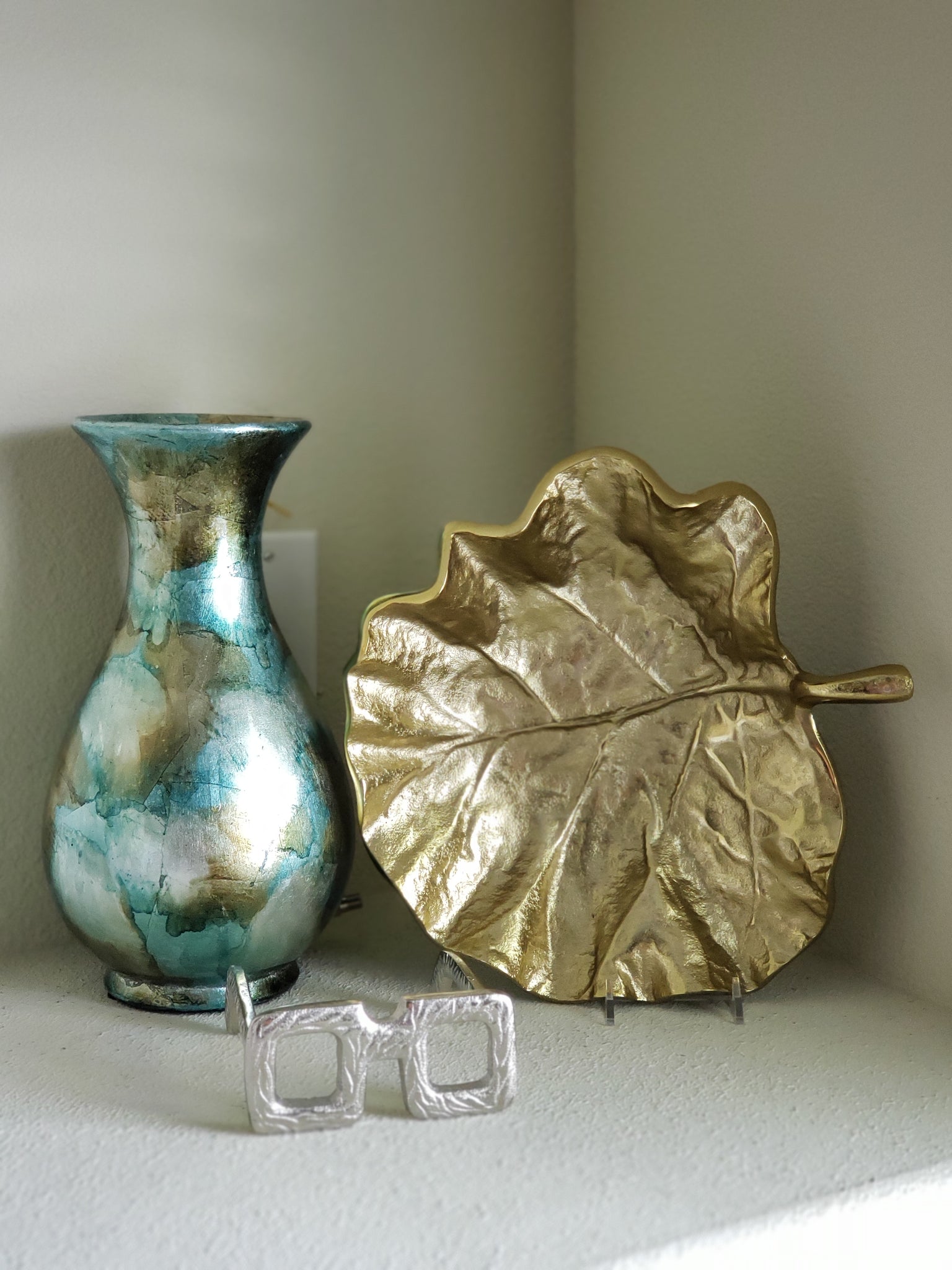 Broad gold leaf decorative bowl